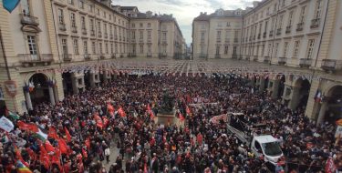 Ferma condanna contro i violenti. Nessuno pensi di offuscare le ragioni e il grido pacifico che si alza dalle piazze italiane