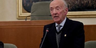 Conferimento del Sigillo della Regione a Michele Colombino, fondatore dell’Associazione Piemontesi nel Mondo. Marello: «Importante attuare politiche di crescita, integrazione, accoglienza, che vadano oltre i nostri orizzonti limitati».